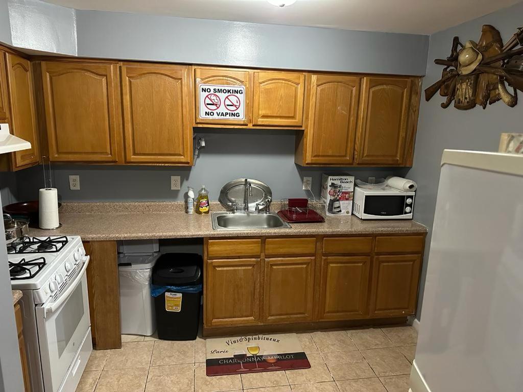 Divine Guest House Room D. 6Mins Near Ewr Newark Airport, 4Mins To Penn Station / Prudential מראה חיצוני תמונה